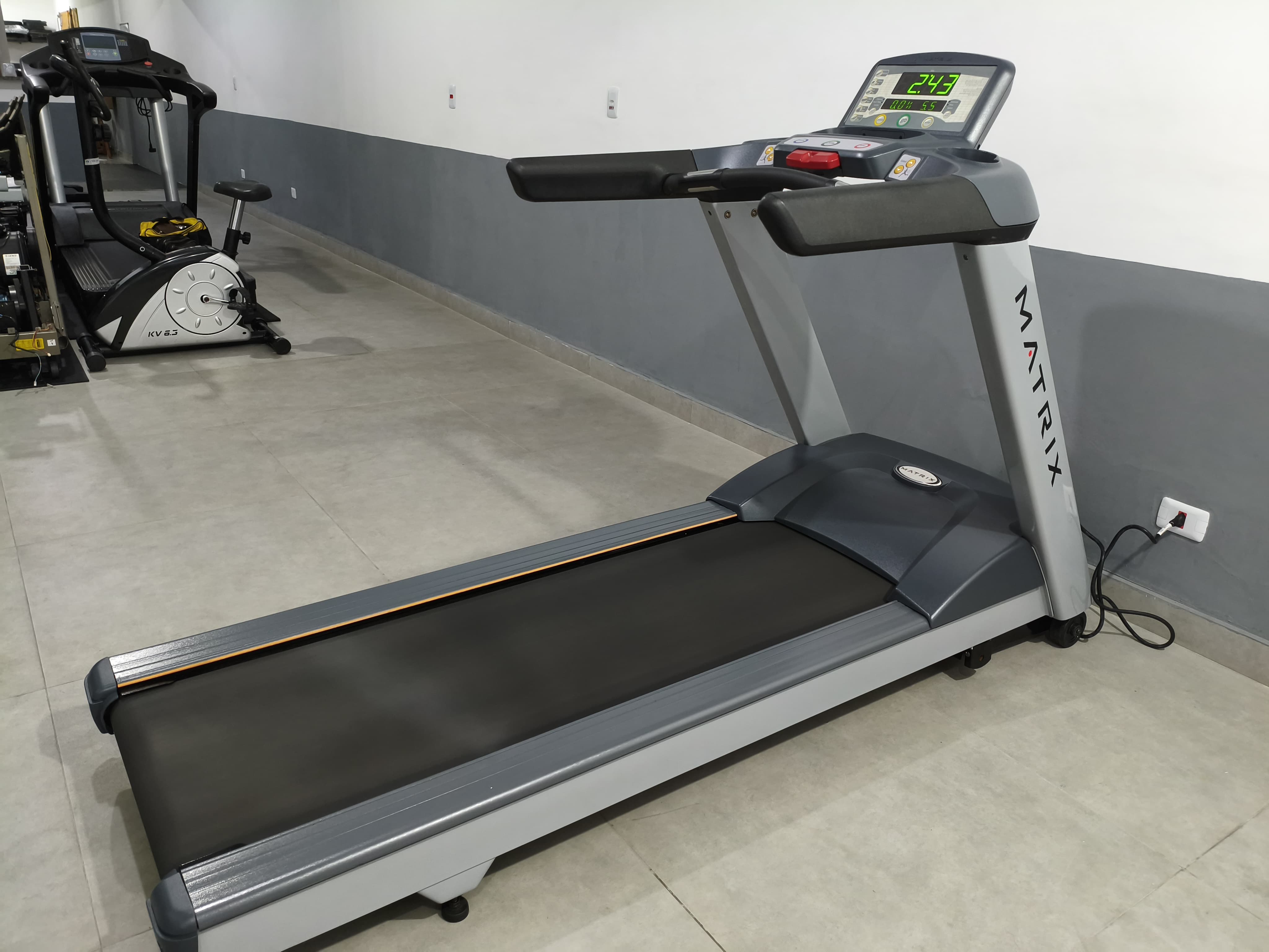 Equipamento de musculação após revisão completa