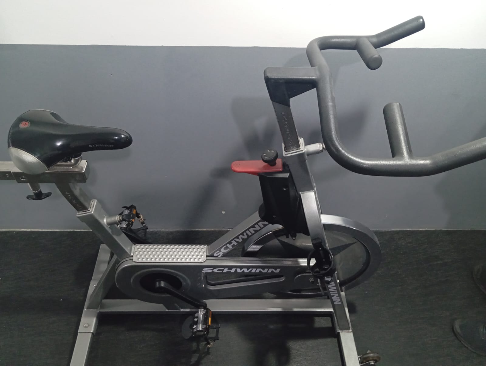 Equipamento de musculação após revisão completa